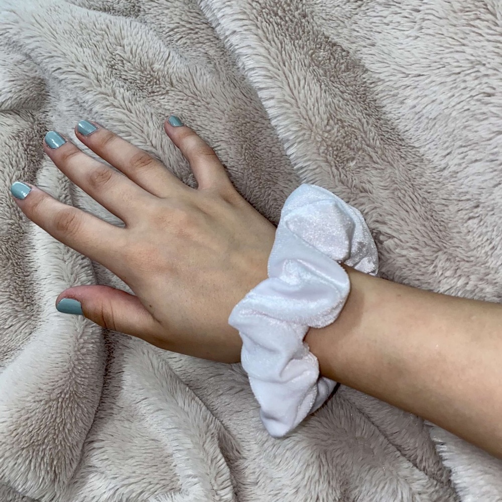 White zipper scrunchie - Picture 1 of 4
